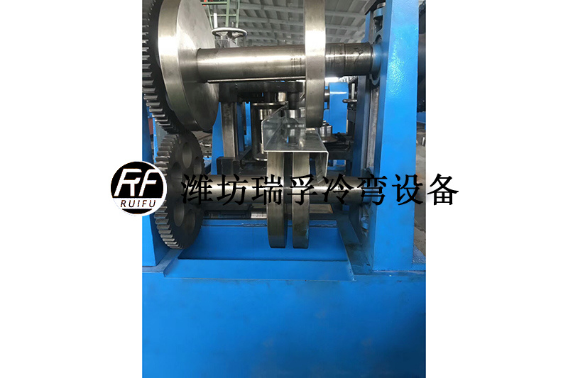 Z型钢成型设备 (2).jpg